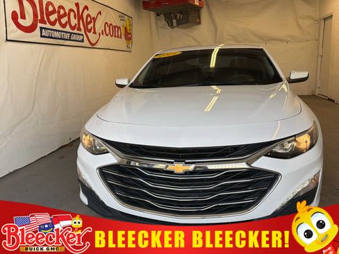Used 2021 Chevrolet Malibu LT FWD image 1
