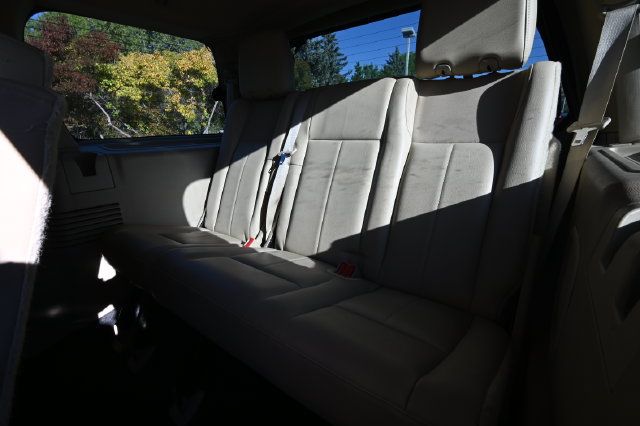 Used 2017 Ford Expedition XLT w/ Equipment Group 202A AWD/4WD image 12
