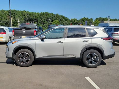 Used 2024 Nissan Rogue SV AWD/4WD image 6