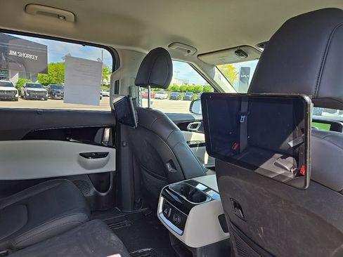 Used 2024 Kia Carnival SX FWD image 36