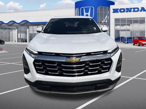 Used 2025 Chevrolet Equinox LT FWD image 2