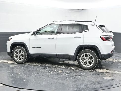 Used 2024 Jeep Compass Latitude image 7