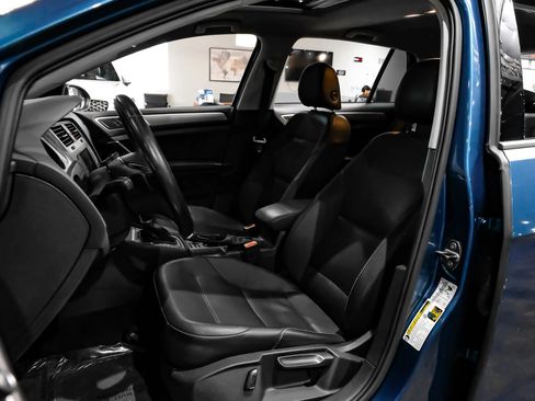 Used 2017 Volkswagen Golf Wolfsburg Edition FWD image 36