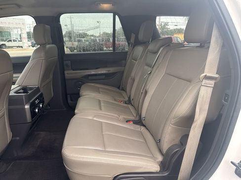 Used 2018 Ford Expedition XLT w/ Equipment Group 202A image 6