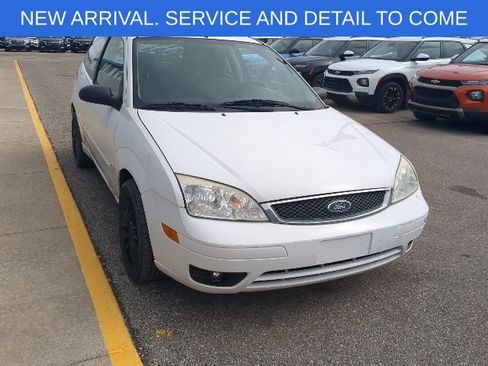 Used 2005 Ford Focus ZX3 Hatchback FWD image 9