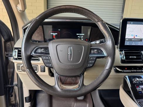 Used 2020 Lincoln Navigator Reserve w/ Luxury Package AWD/4WD image 16