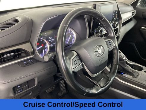 Used 2022 Toyota Highlander XLE image 11
