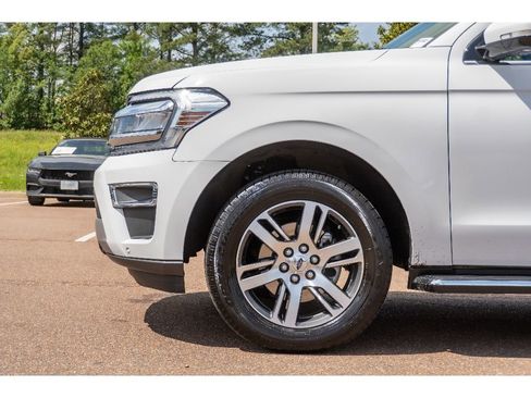 Used 2023 Ford Expedition Limited AWD/4WD image 10