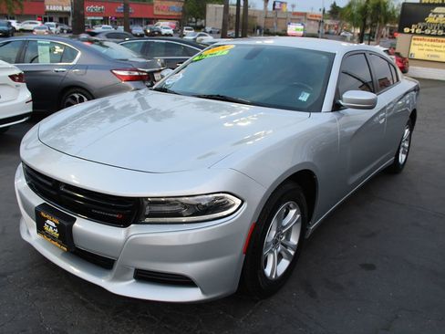 Used 2020 Dodge Charger SXT image 4