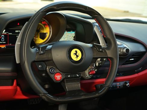 Used 2022 Ferrari F8 Tributo image 14