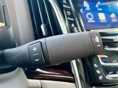 Used 2015 Cadillac Escalade Luxury image 28
