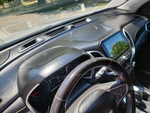 Used 2018 Chevrolet Equinox Premier FWD image 19