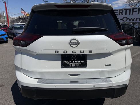 Used 2025 Nissan Rogue SV w/ SV Premium Package image 6