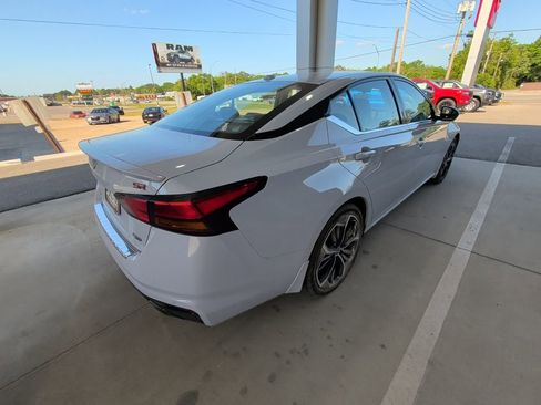 Used 2023 Nissan Altima 2.5 SR w/ SR Premium Package image 5