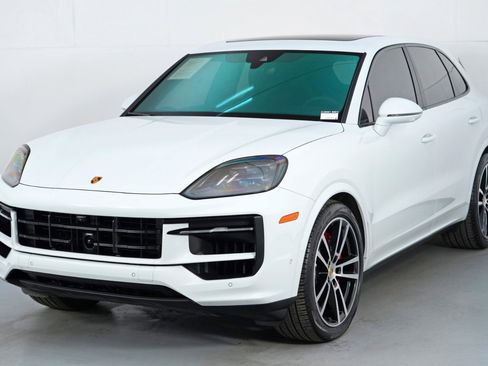 Used 2024 Porsche Cayenne S w/ Premium Package Plus image 49