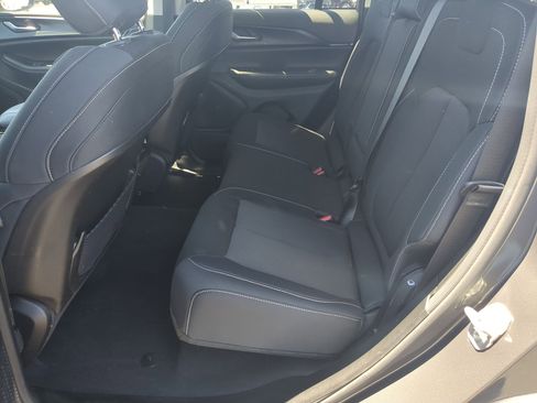 Used 2023 Jeep Grand Cherokee Laredo w/ Luxury Tech Group I AWD/4WD image 23