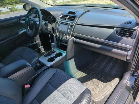 Used 2014 Toyota Camry SE FWD image 12