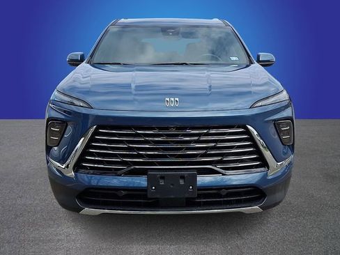 Used 2025 Buick Enclave Preferred image 2