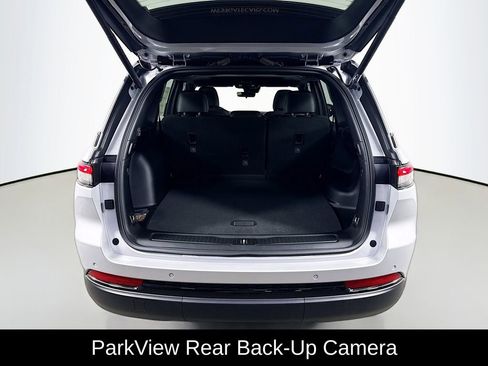 New 2025 Jeep Grand Cherokee Altitude image 13