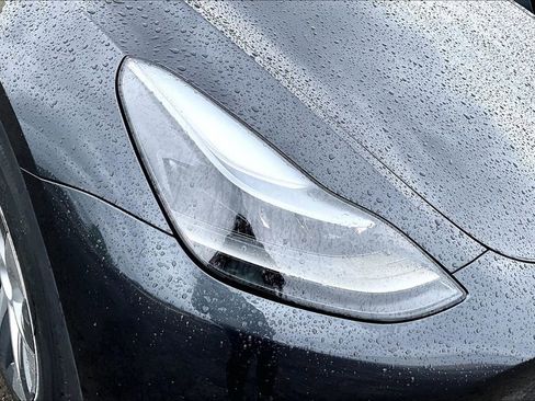 Used 2024 Tesla Model Y Long Range AWD/4WD image 26
