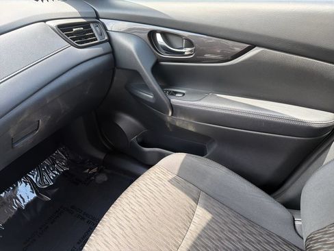 Used 2018 Nissan Rogue SV FWD image 30