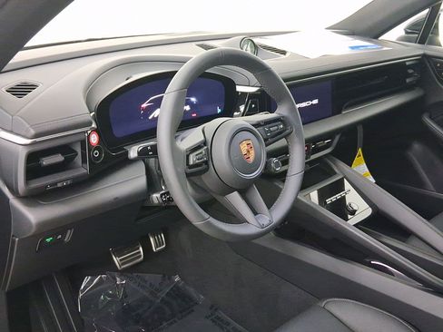 Used 2025 Porsche Macan 4S Electric AWD/4WD image 4