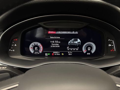 Used 2023 Audi Q8 Premium image 19