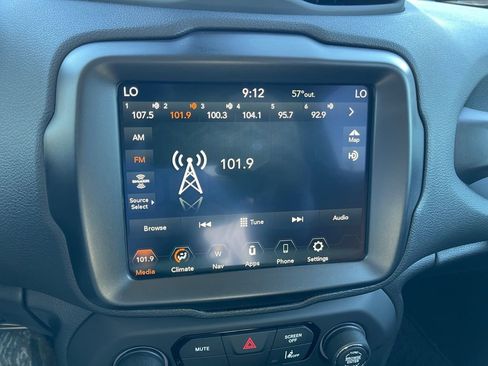 Used 2023 Jeep Renegade Latitude image 29