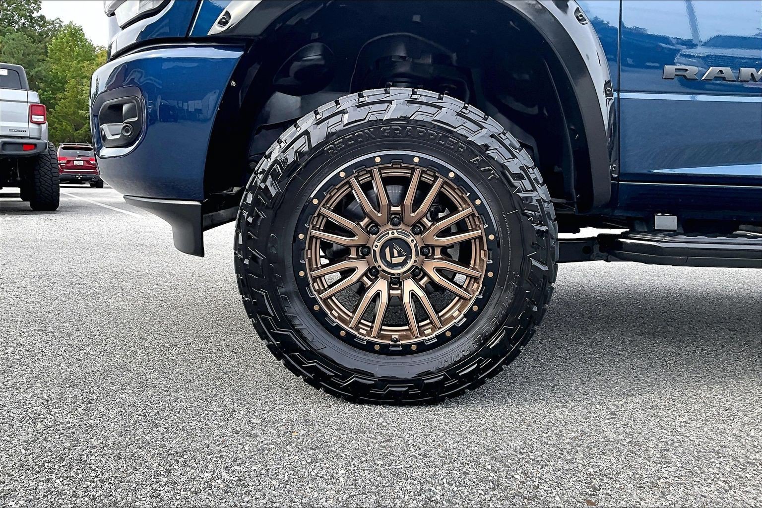 Used 2024 RAM 2500 Big Horn w/ Night Edition AWD/4WD image 9