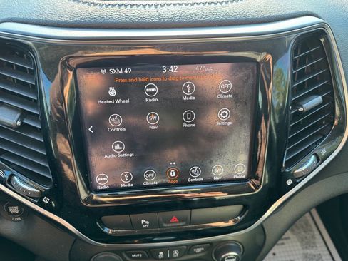 Used 2019 Jeep Cherokee Limited image 26