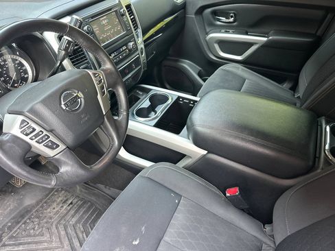 Used 2019 Nissan Titan SV w/ SV Convenience Package AWD/4WD image 10