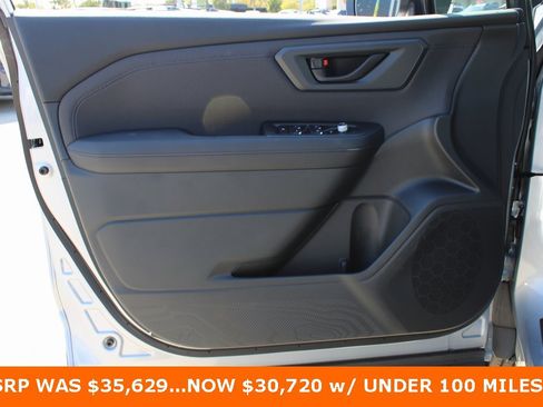 Used 2025 Subaru Forester Premium image 7