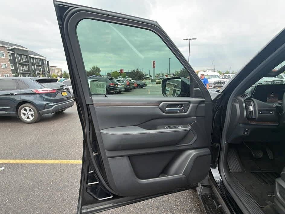 Used 2026 Nissan Armada SL w/ Captain's Chari Seat Package AWD/4WD image 10