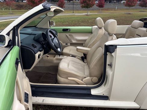 Used 2007 Volkswagen Beetle Convertible w/ Package 1 FWD image 13