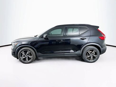 Used 2023 Volvo XC40 B5 Plus image 3