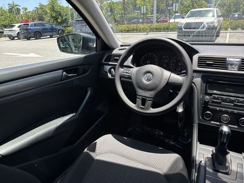 Used 2014 Volkswagen Passat 2.5 S FWD image 21