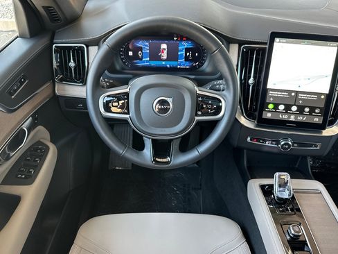 Certified 2025 Volvo XC90 B6 Core AWD/4WD image 16