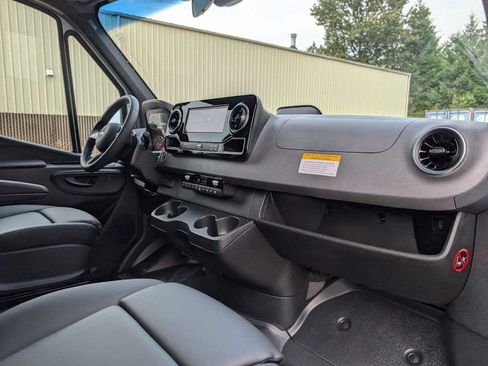 New 2025 Mercedes-Benz Sprinter 2500 image 12