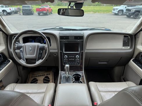 Used 2015 Lincoln Navigator 4WD image 22
