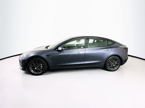 Used 2023 Tesla Model 3 Standard Range image 4