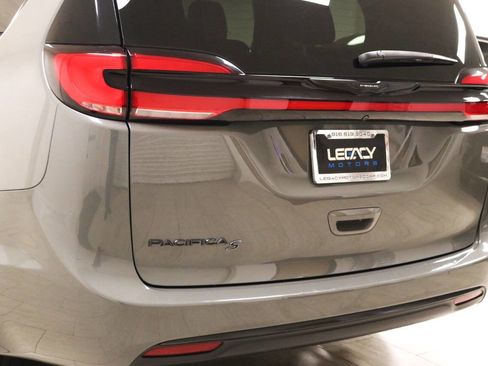 Used 2022 Chrysler Pacifica Touring-L w/ S Appearance Package FWD image 89