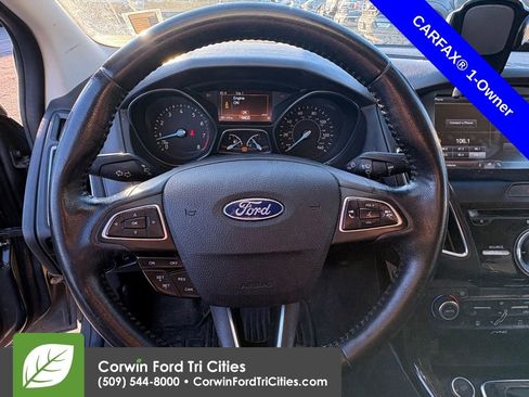 Used 2015 Ford Focus Titanium image 2