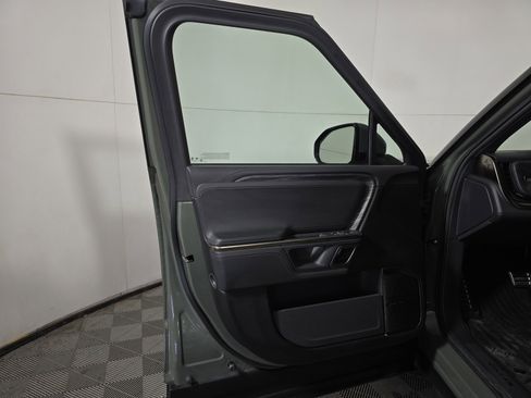 Used 2022 Rivian R1S Launch Edition image 16