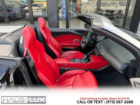 Used 2017 Audi R8 V10 w/ Carbon Exterior Package AWD/4WD image 22