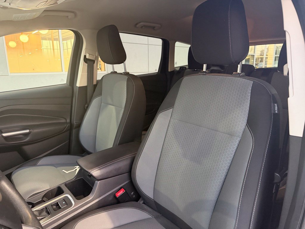 Used 2018 Ford Escape SE w/ Ford Safe & Smart Package FWD image 5