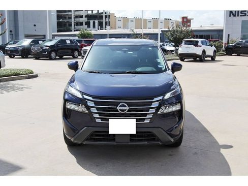 Used 2025 Nissan Rogue SV FWD image 2