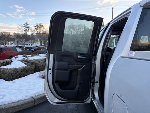 Used 2022 GMC Sierra 2500 SLE w/ SLE Value Package; image 26