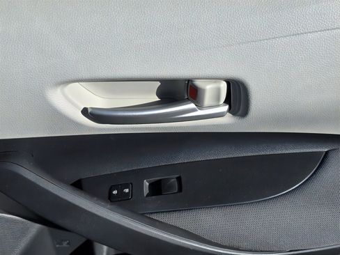 Used 2020 Toyota Corolla LE image 16