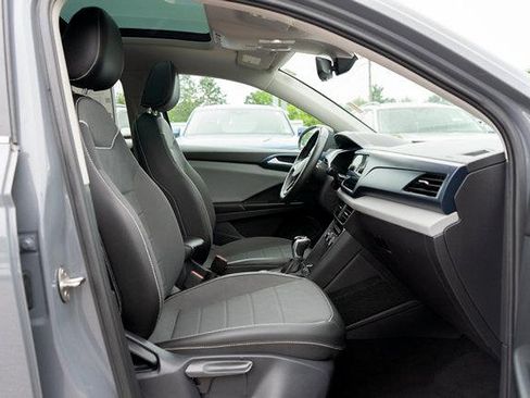 Certified 2023 Volkswagen Taos SE w/ Panoramic Sunroof Package AWD/4WD image 14