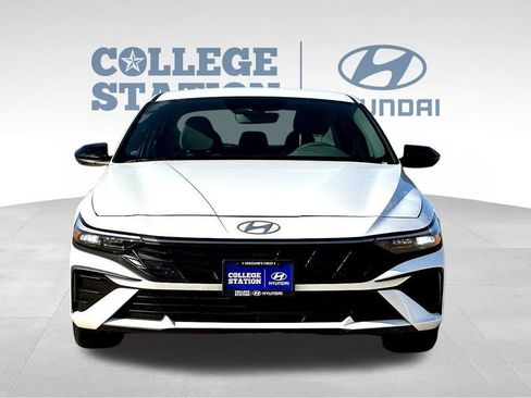 Used 2025 Hyundai Elantra Sport FWD image 4